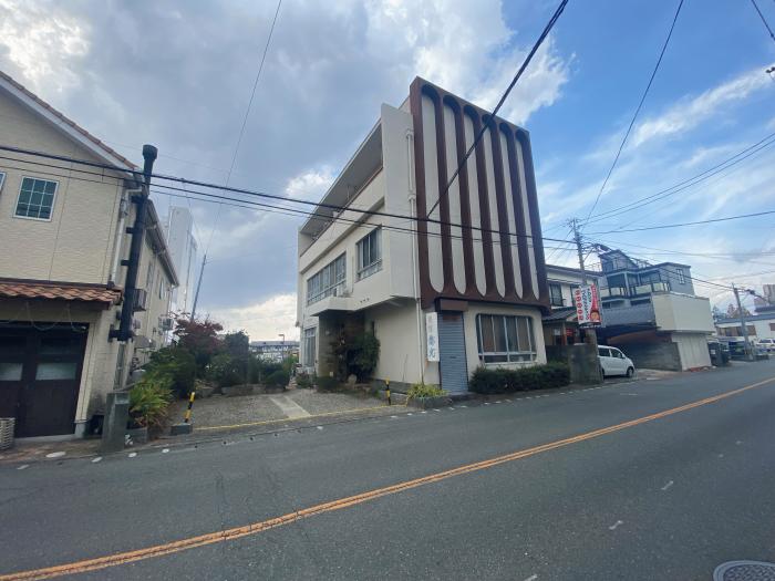 外観☆住居・店舗・オフィス、多用途に対応できるゆとりの3階建て