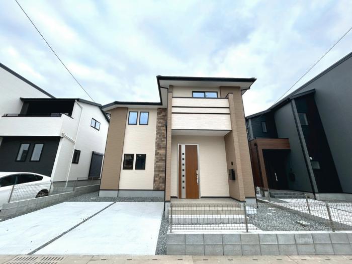 外観☆空に映える、凛とした佇まいの住まい