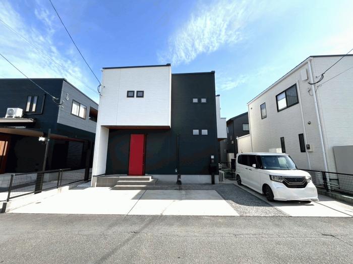 外観モノトーンが映えるスタイリッシュ外観