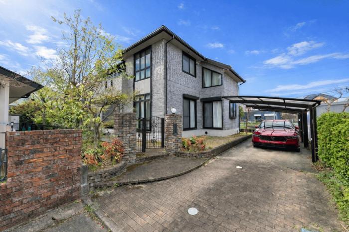 外観重厚感のある外観で、第一印象が良いお家です。